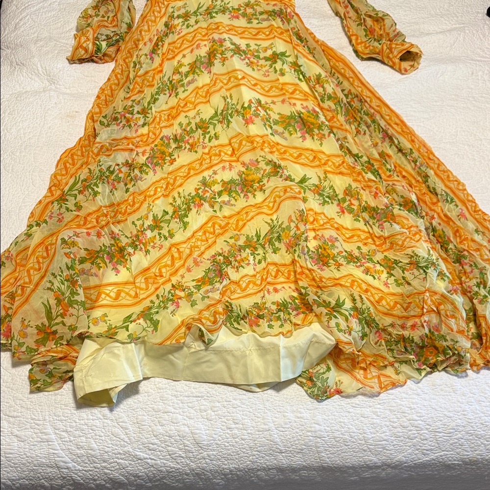 Elegant Floral Long Sleeve Dress - Picture 2 of 5